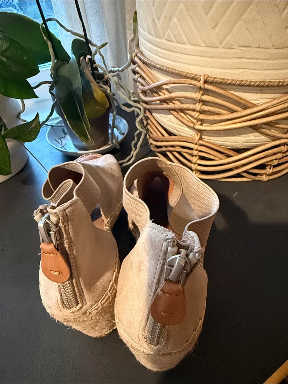 Gentle Souls by Kenneth Cole Colleen Wedge Espardrille Sandals. 7